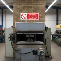 No Loose Clothing When Operating Machine