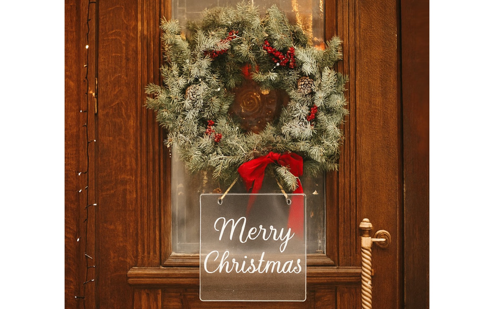 https://www.caledoniasigns.co.uk/image/cache/catalog/blog/MerryChristmasDoor-1920x1200.jpg