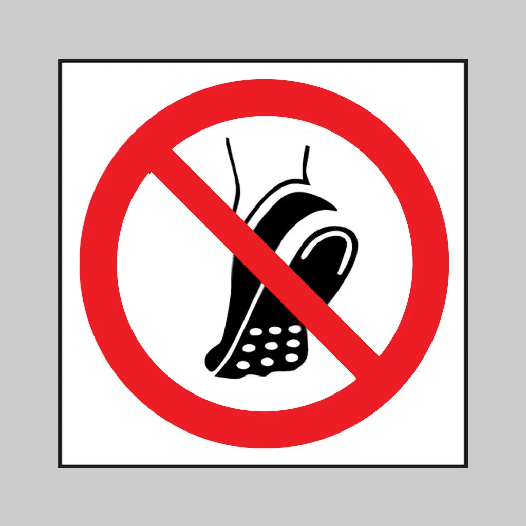 ISO 7010 P035 Do not wear metal-studded footwear